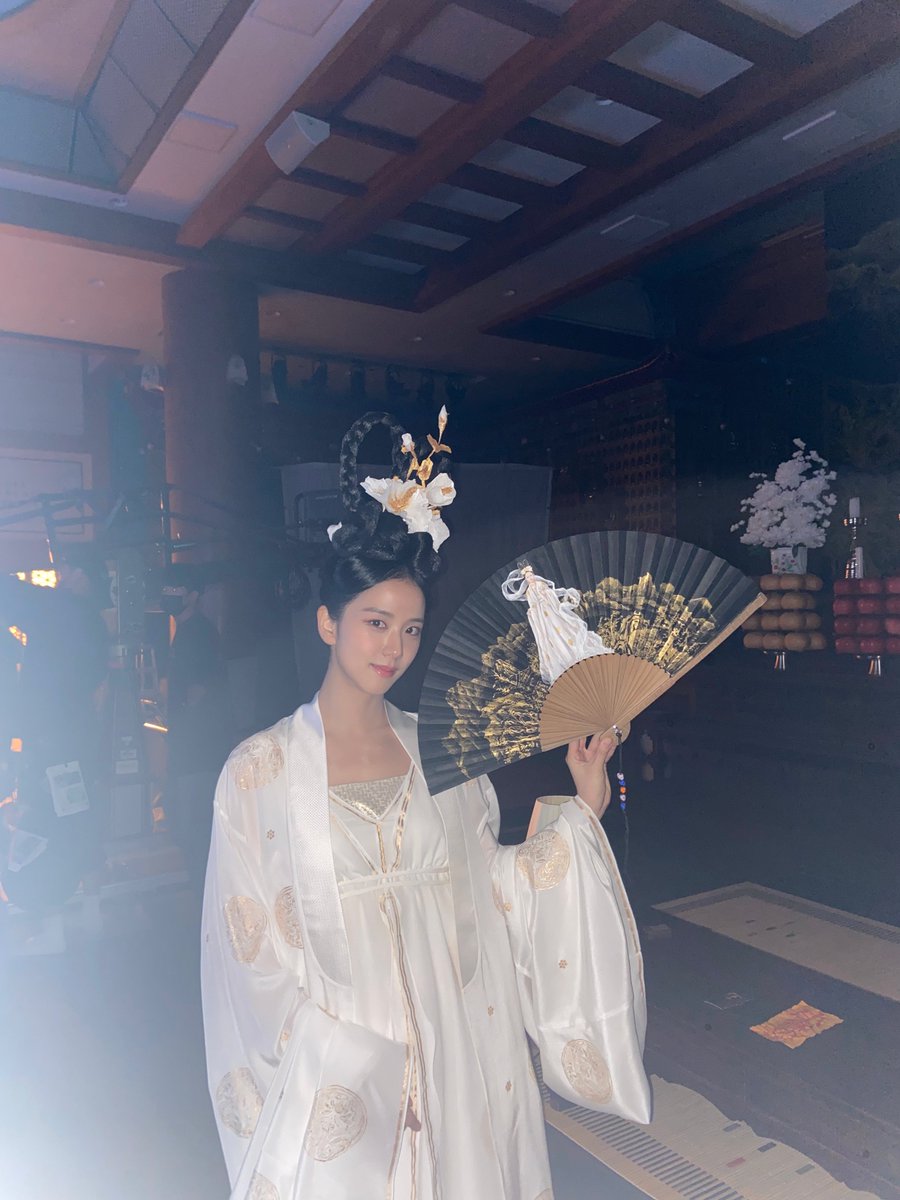 NEWSJISOO's tweet photo. #JISOO weverse update. https://t.co/7J2ao77UA0