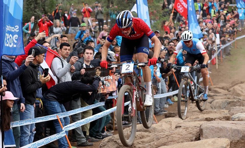 Martín Vidaurre se queda con la medalla de Plata MTB XCO en los Panamericanos Santiago 2023 👏🏼 #Panamericanos2023 #PanamericanosSantiago2023 

shimano.andesindustrial.cl/martin-vidaurr…