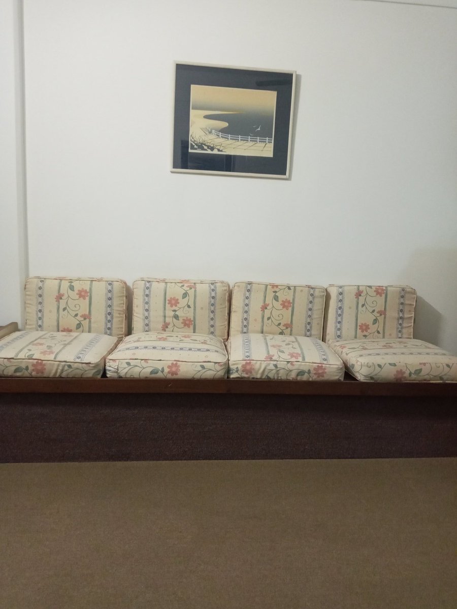 asiramae's tweet photo. Estoy en esta sala de espera. Tenía turno a las 15 hs del 21 de octubre de 1994. https://t.co/wBaT9ZrJP2