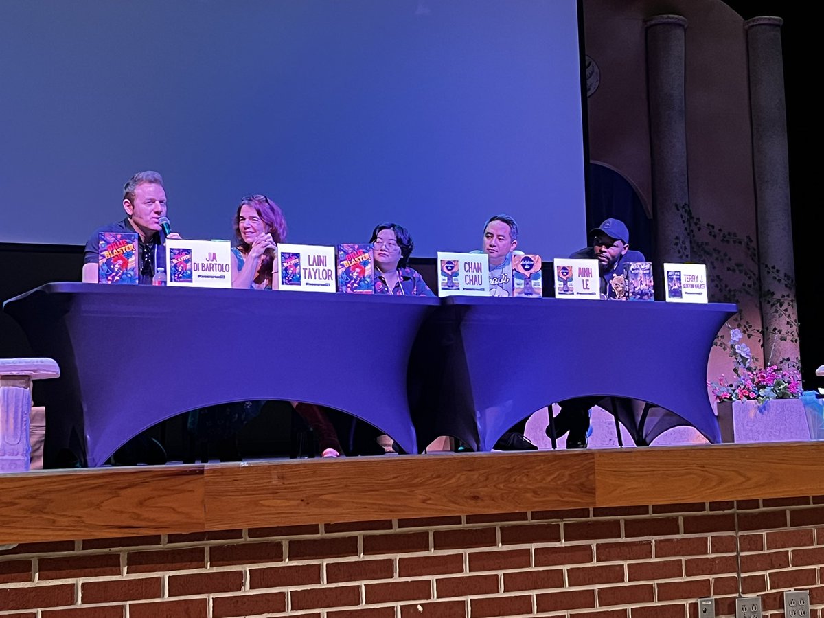 jeremyrayross's tweet photo. Wonderful panel of authors and illustrators Jim Di Bartolo, Laini Taylor, Minh Le, Chan Chau and Terry Benton- Walker share their stories and experiences at @tweensread #tweensread23 @BlueWillowBooks
@bottomshelfbks @jimdibartolo @lainitaylor @aluhnim @tjbentonwalker https://t.co/OPPGHjEKku