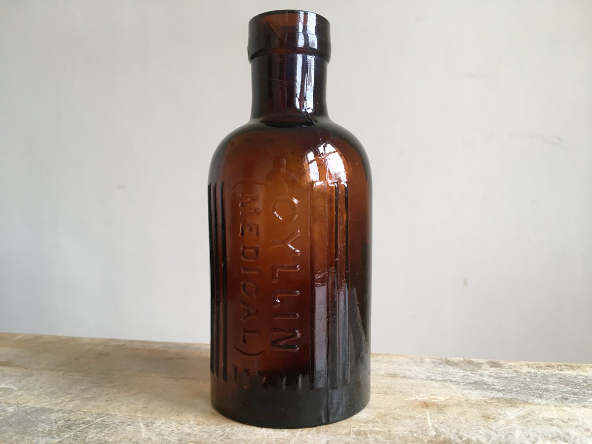 DanielsFayre's tweet image. ebay.co.uk/itm/2352637173… #Antique #Small #Embossed #CYLLIN #MEDICAL #Amber #Glass #Bottle #c1915 #WW1