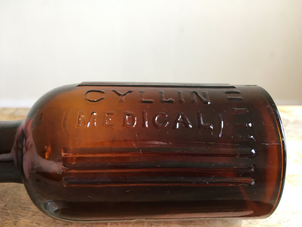 DanielsFayre's tweet image. ebay.co.uk/itm/2352637173… #Antique #Small #Embossed #CYLLIN #MEDICAL #Amber #Glass #Bottle #c1915 #WW1