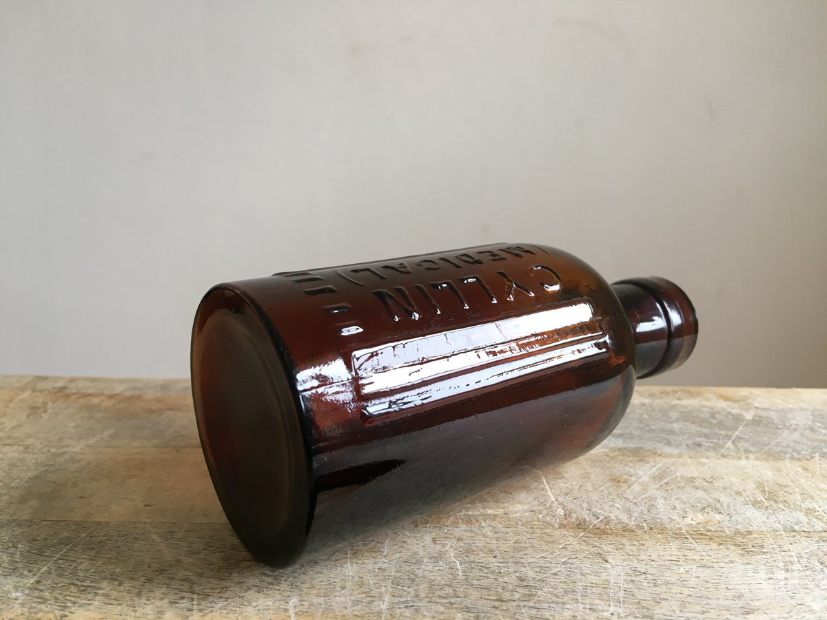 DanielsFayre's tweet image. ebay.co.uk/itm/2352637173… #Antique #Small #Embossed #CYLLIN #MEDICAL #Amber #Glass #Bottle #c1915 #WW1