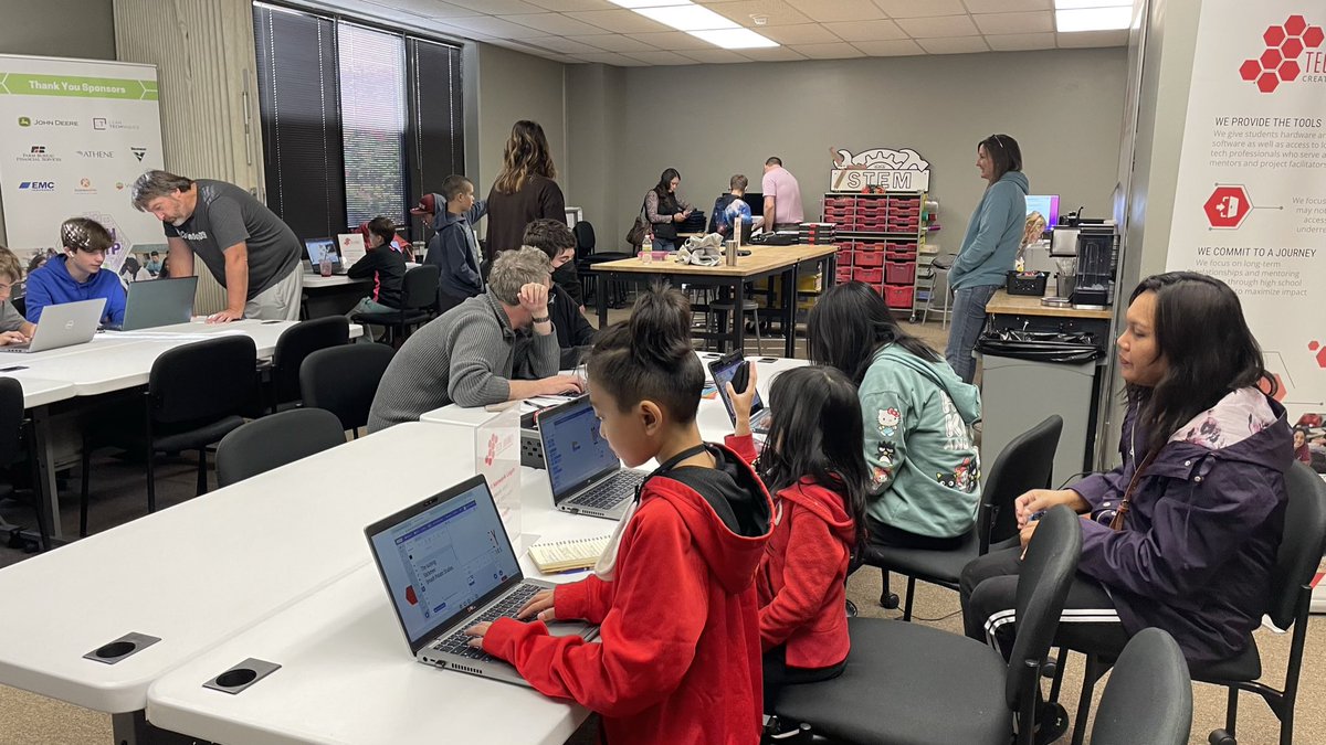 TechJourneyDSM's tweet photo. Today’s CoderDojo Des Moines meetup included some cool student projects in #Scratch and #python as well as LEGO SPIKE robots.  #STEM #IATech #inspireyouth https://t.co/4e3qwAlSsW