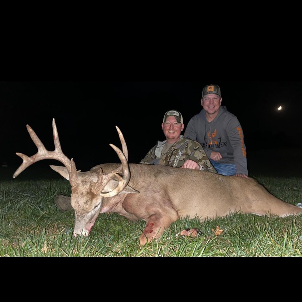 Buck_Chasers's tweet photo. Big congrats to Jared on a stud 10 pointer. Weโve been so close all week with several big boys seen on their feet. One more night to make it happen for this group. Good luck to all our hunters. #illinoishunting #bowtech #bowtecharchery https://t.co/NcUcdN0f1c