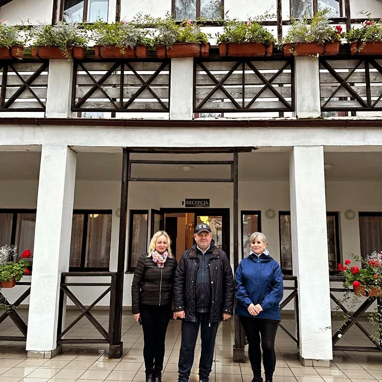 AlojzyZNowak's tweet photo. Dziś w drodze powrotnej z #KRUP w Szczecinie - Łukęcin. Ośrodek wypoczynkowy @UniWarszawski nad Bałtykiem. Wspaniałe miejsce na wypoczynek. Kończymy remont w Kirach i czas na Łukęcin, tak by dobrze służył społeczności #UW przez wiele kolejnych lat. https://t.co/P8XEg4nNQM
