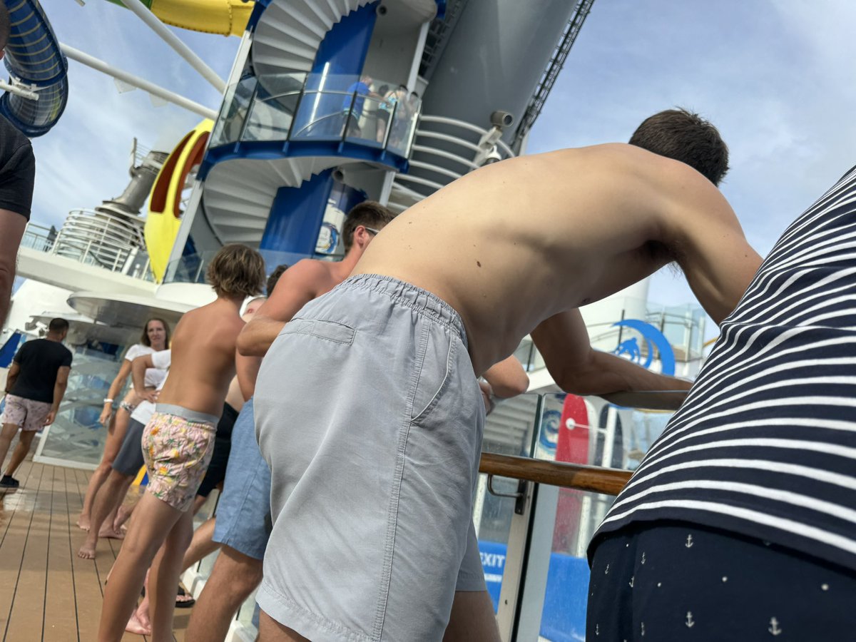 nutb4bed's tweet photo. #menspotted #hunk #stud #handsome #instahunk #heishot #errands #fitmen #fitnessmotivation #workoutmotivation #damnhefine #heishot 👣#sexymalefeet #malefeet #sexymaletoes #maletoes 👣#bromance #hotguys #fineass #bodygoals #bootygains #bodygoals #glouts #malebooty #guybooty 🍑 https://t.co/LcEH20VZTb