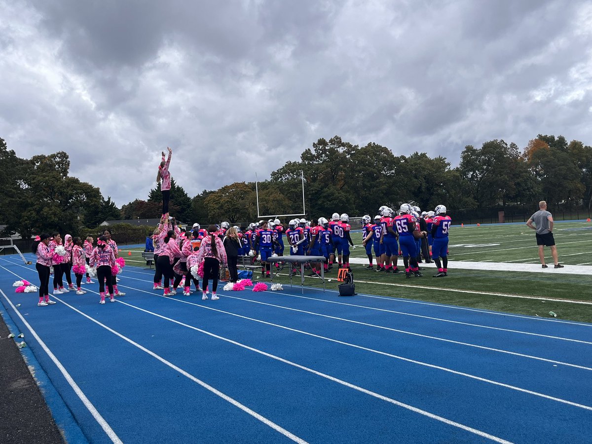Let’s go Bulldogs!! Varsity Football v Bellport 35-0 at the half!! 💙
