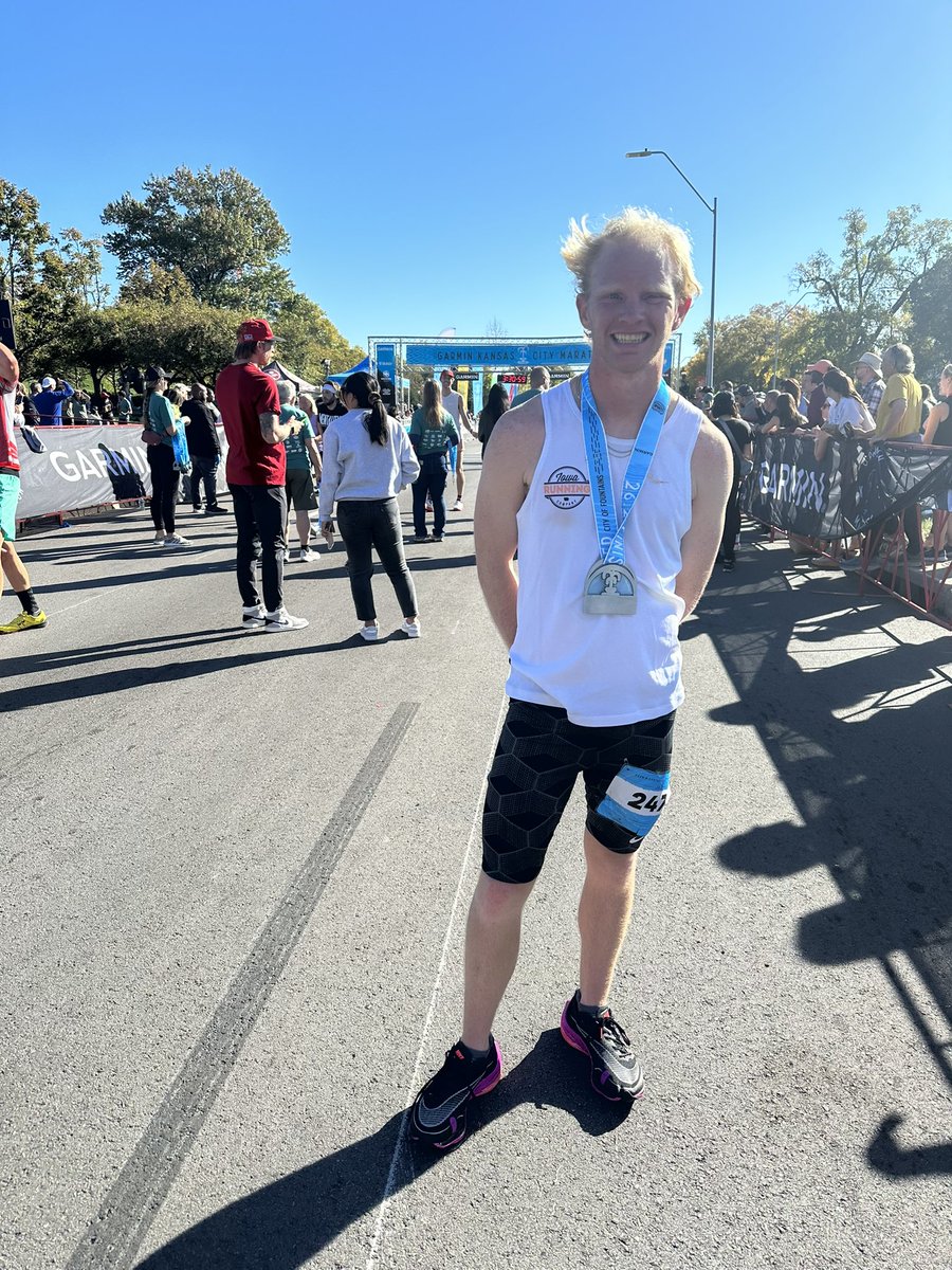 AaronHardcastle's tweet photo. What a great weekend in Kansas City!! New marathon PR today on a perfect day to run 26.2 miles through the beautiful streets of KC!! 

So grateful that I’m able to be able to do what I love everyday!! Blessed to run 🏃🏼‍♂️ https://t.co/eXR9XAAEx3