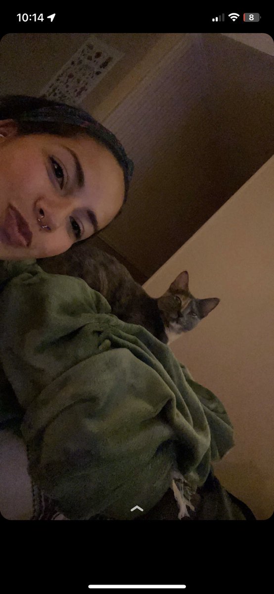 DaniMoya_'s tweet photo. A glitch in the mother ducking matrix if you ask me. @Snapchat EXPLAIN why is my picture on the wrong wall in this photo 😤 https://t.co/inF4vBYYiL