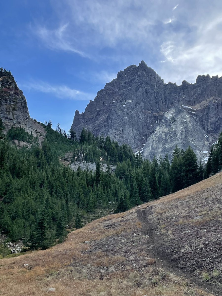 Found myself in Bend post-NACIS and it’s absolutely beautiful. This is how the map inspiration happens, at the source 💚
