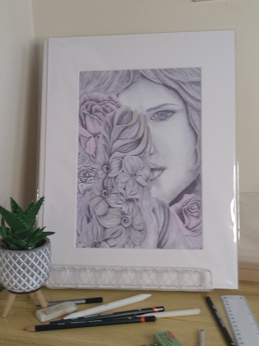 besthandmade.co.uk/product/roses-…
Buy your copy of Roses in her hair from this UK based selling site £18 free postage will make a great birthday or Christmas present. look really good in a #hairandbeauty salon. I am happy to draw other #hairstyles to go with it in a shop. #craft #drawing