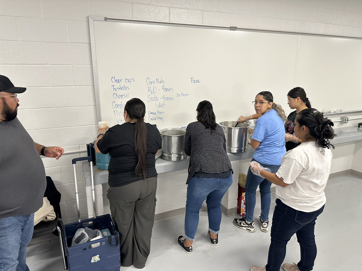 Coach_E_Cano's tweet photo. Thank you parents and boosters for feeding our Boys the day after a tough game. Menudo was delicious. Much appreciated. #MDF https://t.co/V58QLKXUMa