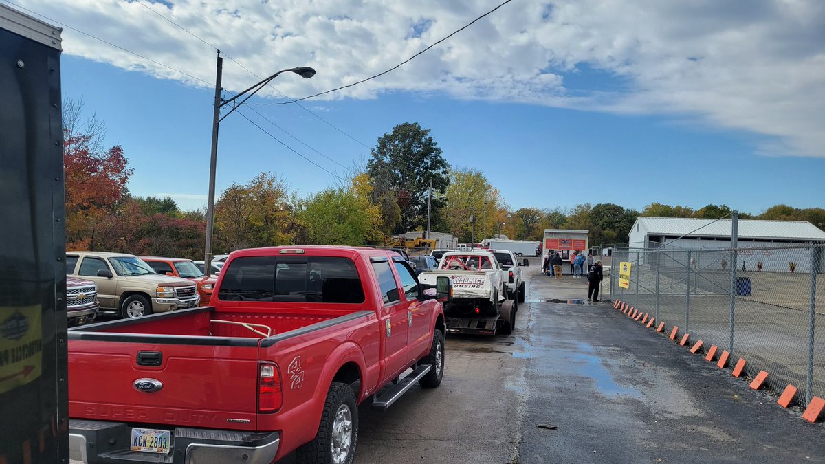 Skies are turning blue and temps rising, while the pits are filling up - GREAT night for racing!