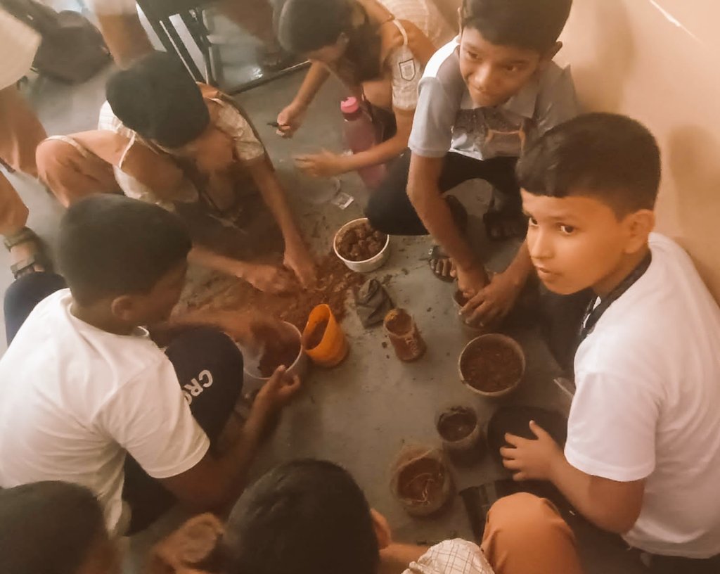 Students from <a href="/AzizbaugCbse/">MPS Azizbaug CBSE School</a>  came with great message to save our Earth 🌍 <a href="/ClimateActionED/">Climate Action Project</a> <a href="/JenWilliamsEdu/">Jennifer Williams</a> <a href="/koentimmers/">Koen Timmers #climateactionedu</a> <a href="/mybmcedu/">BMC Education Department</a> <a href="/rajeshkankal/">Rajesh Kankal</a> <a href="/AshwiniBhide/">Ashwini Bhide</a>