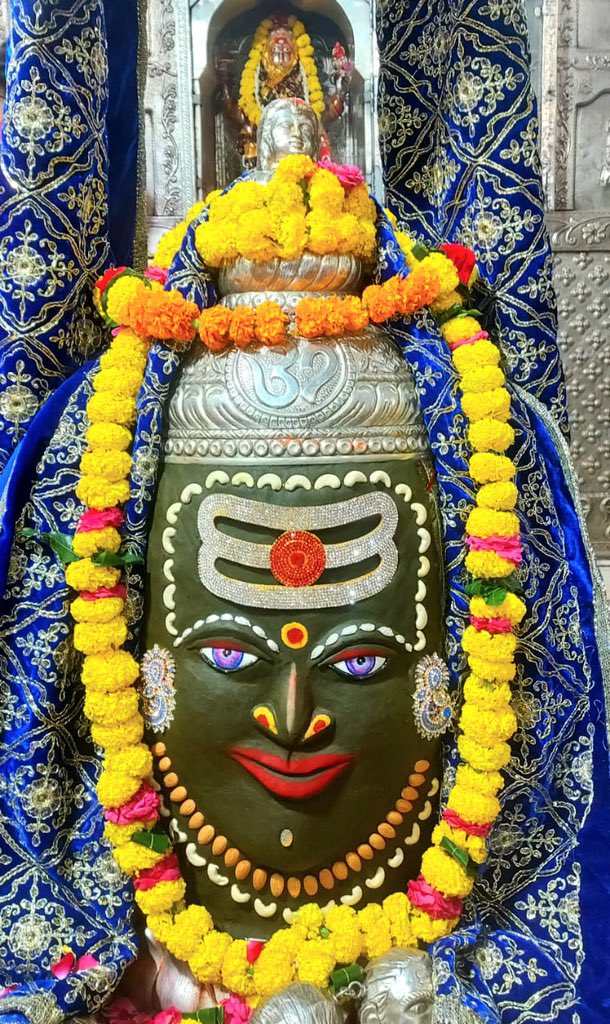 12Jyotirling's tweet photo. श्री महाकालेश्वर ज्योतिर्लिंग जी के संध्या काल के दिव्य दर्शन 21.10.2023 https://t.co/K4gjOhQNzS