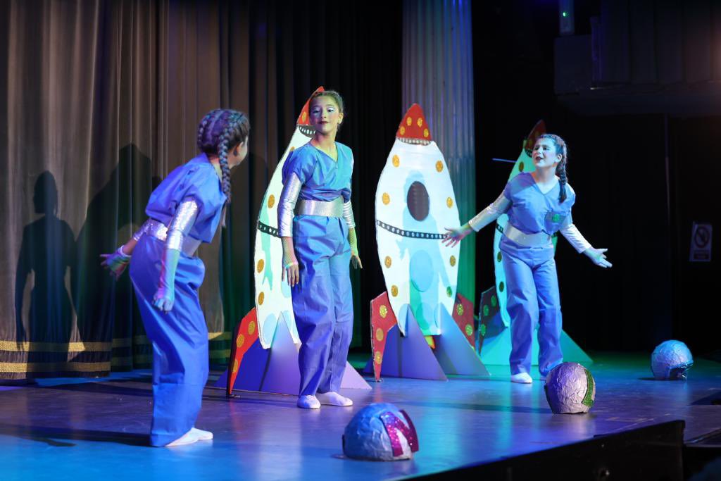 JCF_Valencia's tweet image. 🪩Hui ha arrancat el XXXVII concurs de playbacks infantils amb la modalitat B

Han participat ⬇️
🔹@fallaprvinaroz 🔹@FallaMaestro240 
🔹@fallamolinell 
🔹 @castellosogorb 
🔹 @FallaSMMS 

👑 La FMIV i la seua Cort d’Honor no han faltat a la cita.

 #Playbacks24

📸 @Fotofilmax