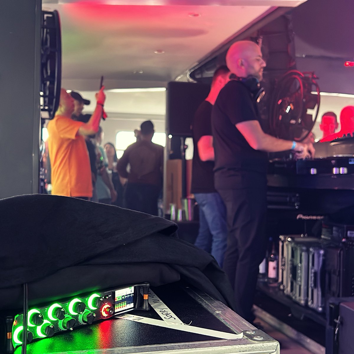 dionposdijk's tweet image. Recording UV Amsterdam Boat Party 🪩🙌 #sounddevices #neumann #sennheisermicrophones @dionposdijk Audio Productions 😎🛳️ #ade2023