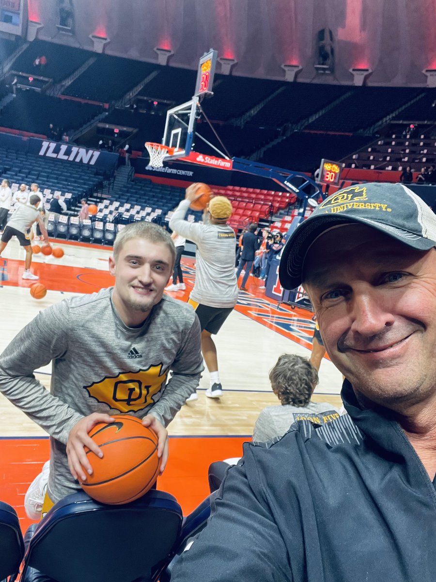 mamaMal3's tweet photo. Yesterday=core memories for my boys. @Peytonmallory3  played @IlliniMBB and @jacksonmal0 was a part of @braveshoops coaching staff. P made the most of his minutes … couple assists, 2-2 from FT line &amp; hit a step back 3 at the final buzzer. All while @themal15 proudly looks on. 💛 https://t.co/lp6Lm6yWU3