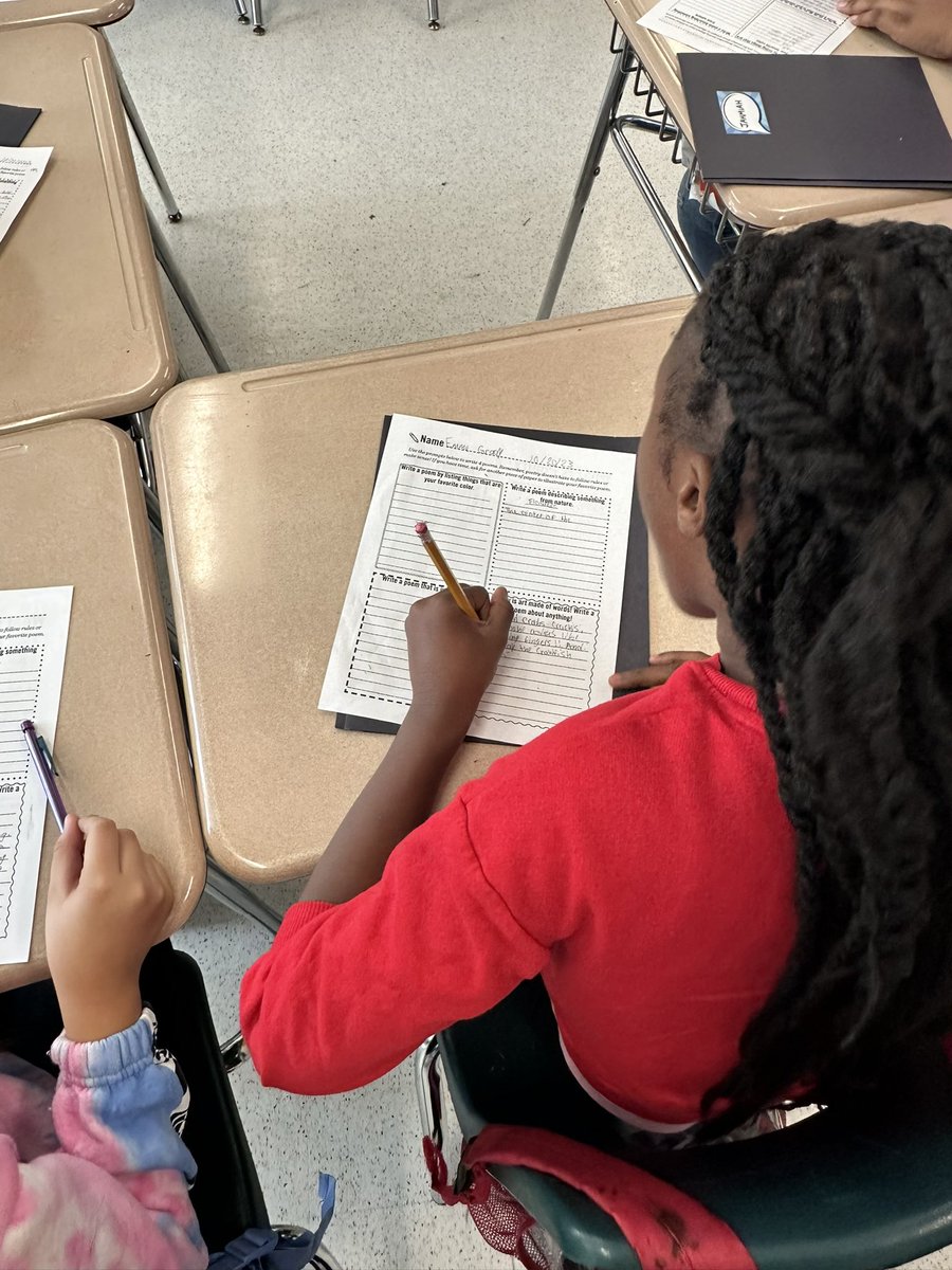 LiteracyLambert's tweet photo. Fifth grade at Washington K8 is getting to have all the fun with @discobirmingham on Fridays!!! https://t.co/VkAJrHU6u5