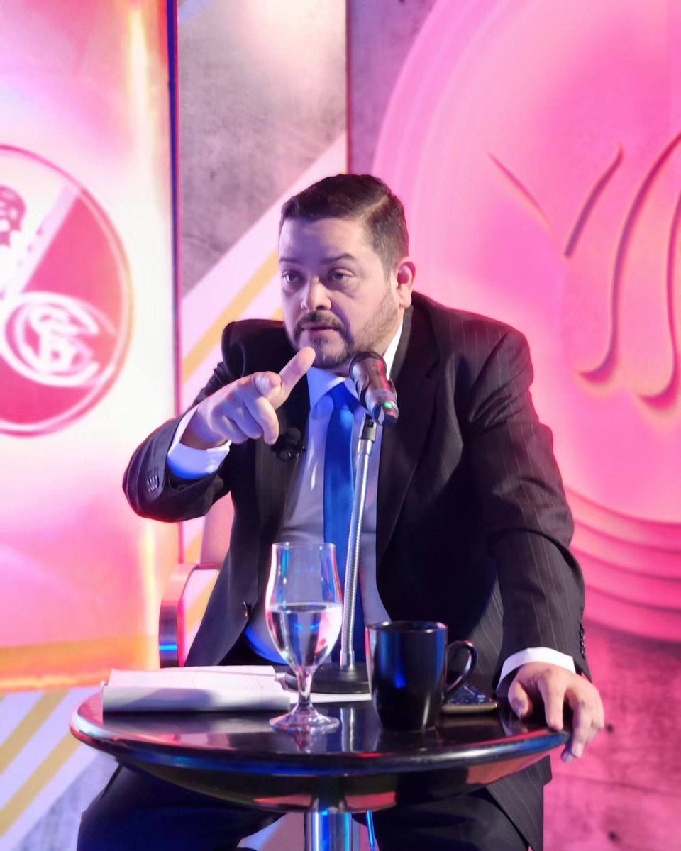 aztecahonduras's tweet image. #Bundesliga 🏆 #octava jornada en #AztecaDeportes ⚽️

#VFLWolfsburg 🟢VS BayerLeverkusen 🔴