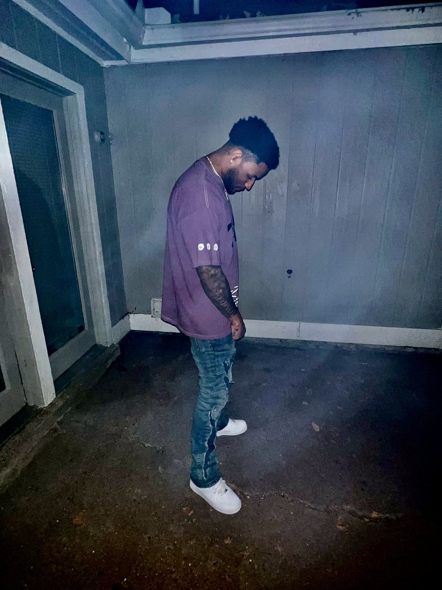 jordann2000_'s tweet photo. Stand up like a man when the world get cold🥶 https://t.co/Bzm4UopoeB