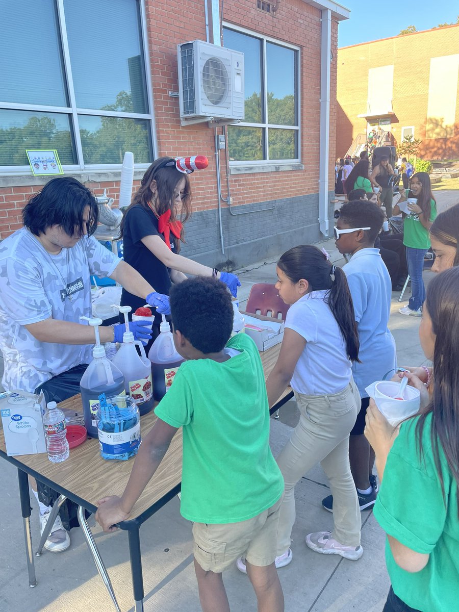 alexmerrittedu's tweet photo. Sanger Fest 2023 is a wrap! Thank you to the teachers who made this one of the best community gatherings to date. It’s one of the highlights of my year! @SangerStallions #LearninginRhythm https://t.co/yhFDRSacGy