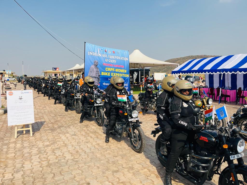 GurgaonDO's tweet photo. Gurgaon DO welcomed CRPF Yashaswini Bike Expedition at 63 LHS WSA on DME.Event celebrated an incredible journey of 75 women bikers and underscores CRPF's commitment to gender equality &amp; empowerment @IndianOilcl respects their courage &amp;determination @DirMktg_iocl @ManojGu10100891 https://t.co/J1Zg6gCIR7