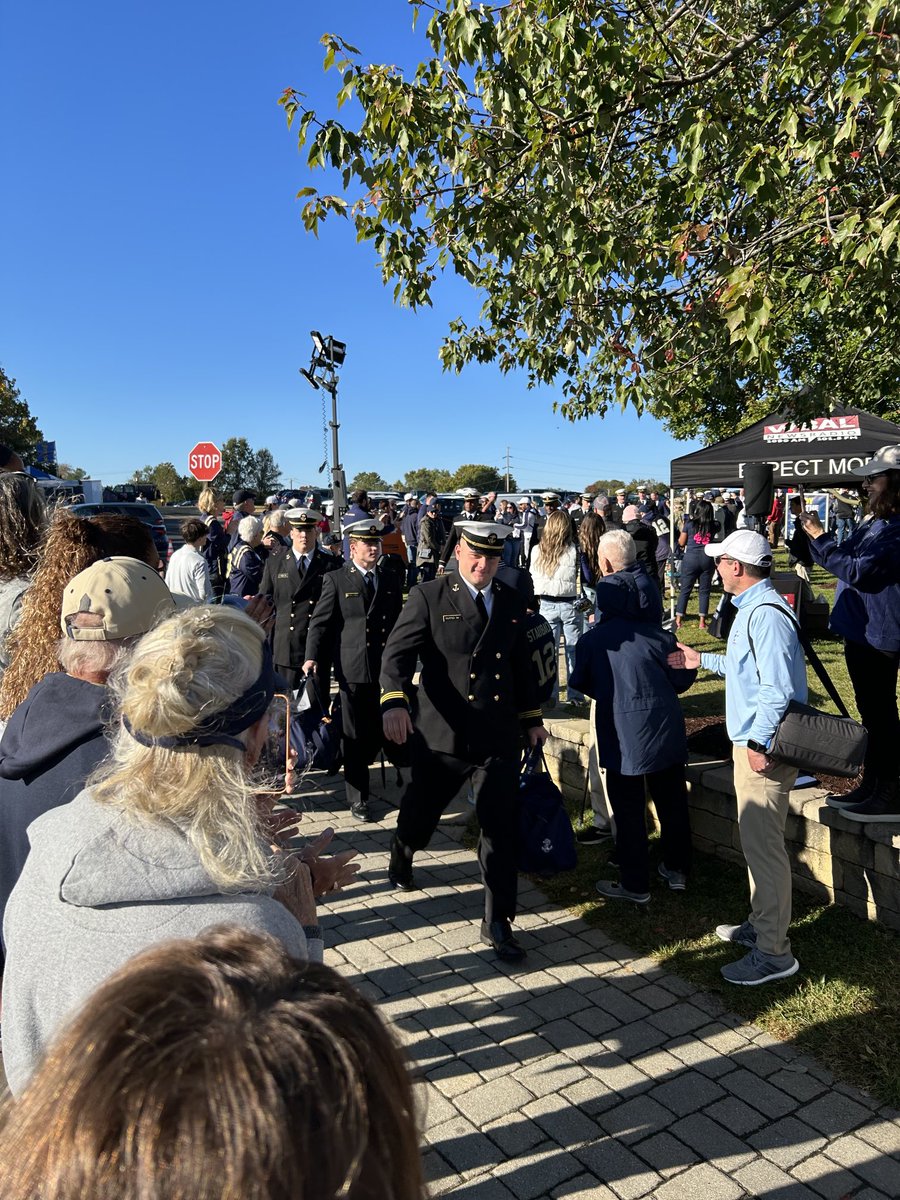 TomWarren1357's tweet photo. #GoNavy #RollGoats https://t.co/TDKYhZfC3V