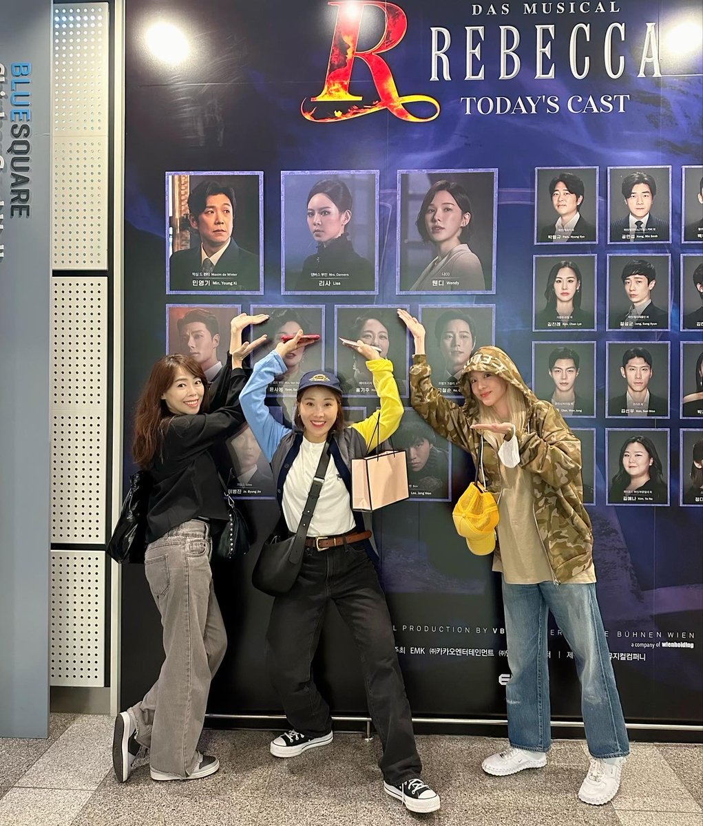 krungy21's tweet image. 사랑하는 팀 #복면가왕 언니들이랑 리사언니 뮤지컬 관람🥰 
#레베카 #리사 #웬디 👏🏻👏🏻👏🏻