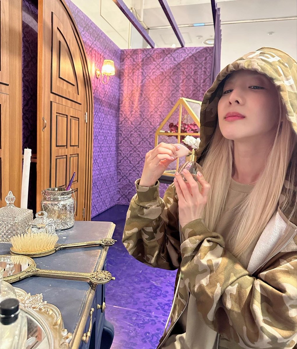krungy21's tweet image. 사랑하는 팀 #복면가왕 언니들이랑 리사언니 뮤지컬 관람🥰 
#레베카 #리사 #웬디 👏🏻👏🏻👏🏻