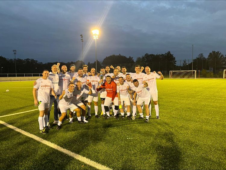 ViessmannCS_UK's tweet image. Because we’re not quite done reminiscing about the #TeamVi trip to Germany 🇩🇪

Here are some snaps from the team’s tour around Munich! 

Hands up who wants an invite next time? 🙋‍♂️🙋‍♀️