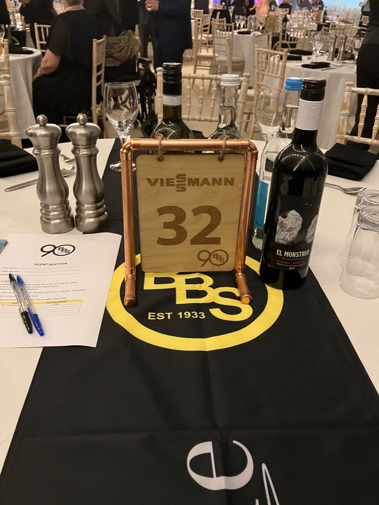 ViessmannCS_UK's tweet image. Because we’re not quite done reminiscing about the #TeamVi trip to Germany 🇩🇪

Here are some snaps from the team’s tour around Munich! 

Hands up who wants an invite next time? 🙋‍♂️🙋‍♀️