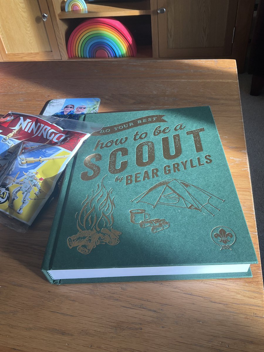 MattMCass's tweet photo. @BearGrylls @scouts Got ours today #DibDib #Scouts https://t.co/znUZR3YXRU