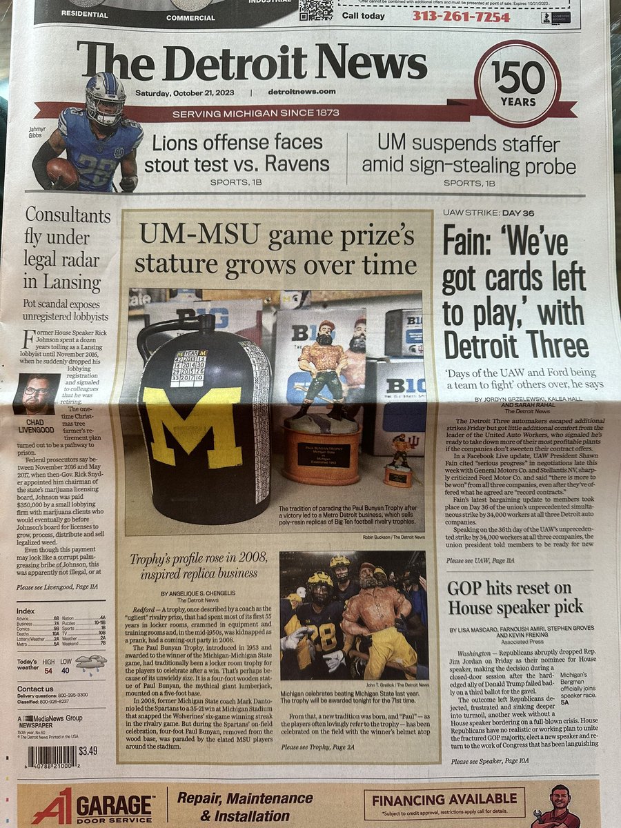 RivalryTrophy's tweet photo. Happy Gameday everybody! Nice little surpise on our desk this morning. https://t.co/V5Ot0yeh6l