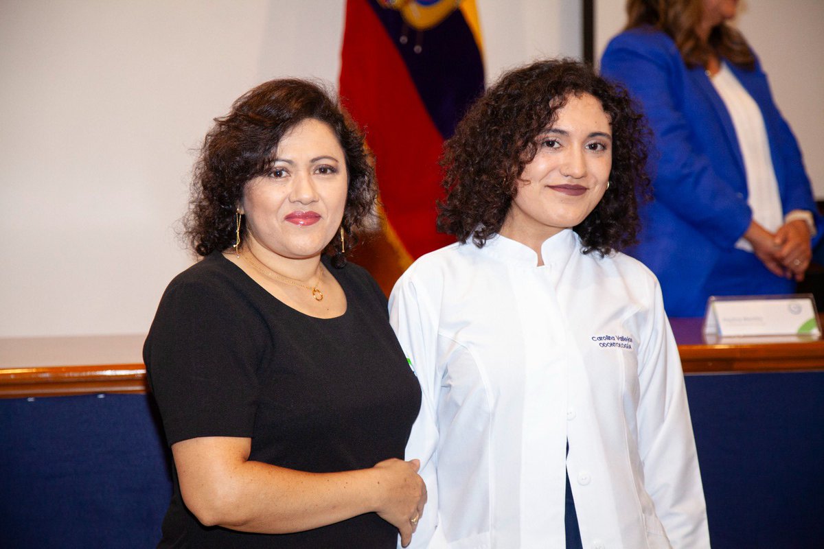 #UTEinforma | 🥼3️⃣3️⃣ estudiantes de sexto semestre de #OdontologíaUTE fueron investidos con el mandil 🥼 blanco.
🦷A este emotivo evento acudieron sus familiares, quienes fueron parte importante de esta nueva etapa de nuestros futuros #OdontólogosUTE.
📝 acortar.link/RhPnvs