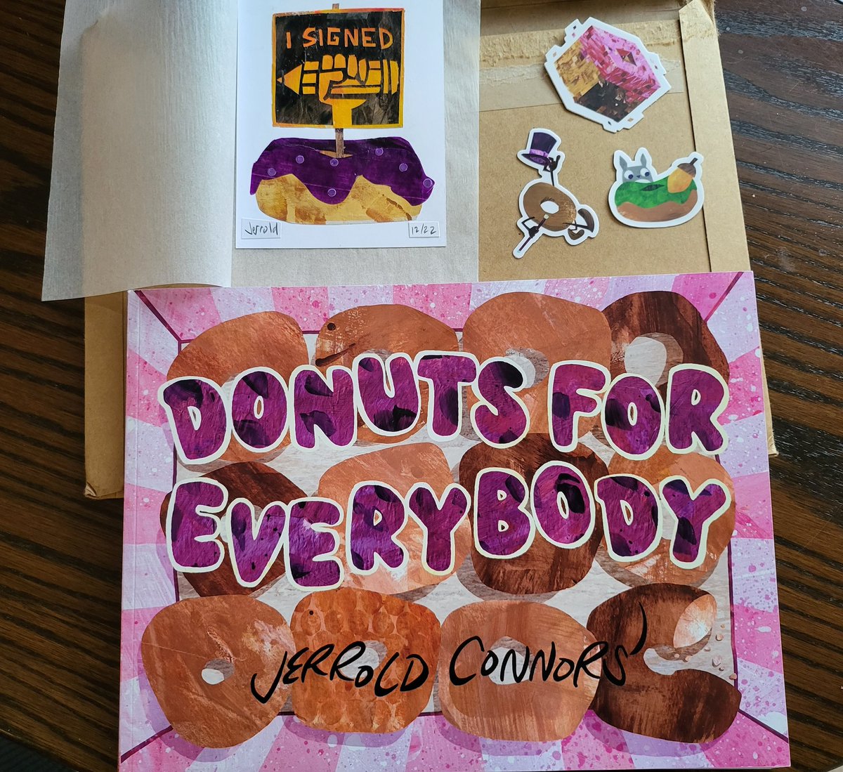 I've waited all week to open this delish piece of bookmail... And what a treat it is!!! 🍩🍩🍩🥳🎉 
Jerrold's creativity knows no bounds, and the same's true for his generosity 💖
<a href="/jerroldconnors/">Jerrold Connors</a>
#DonutsForEverybody
#kidlit