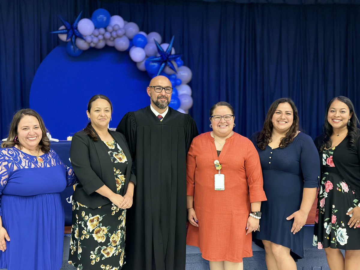 Student Council Induction Ceremony💙 Thank you @MrsAldaco_Math & Mrs. Bement 💙 @migdaliagpowers @Ms_EPuente @HernandezKinder