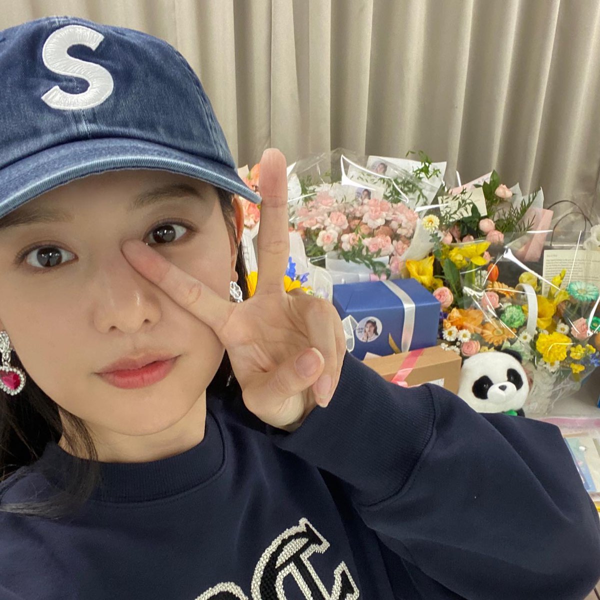 홍해인캐릭터에 맞춰서 메이크업도 전작들보다 색 더 들어간거같은데 그거대로 너무 좋아서 죽고싶음...