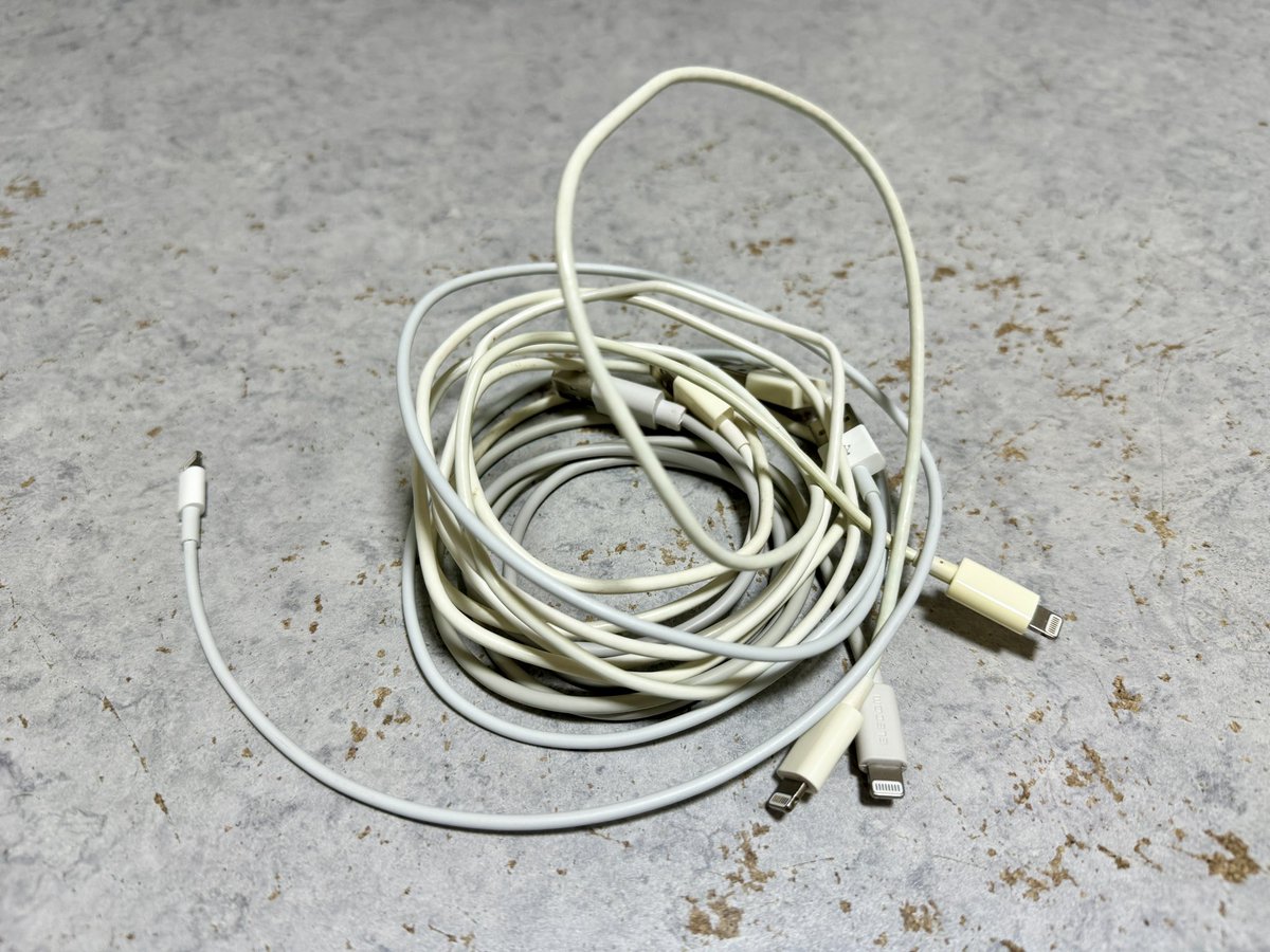 popporailway's tweet image. 一気にライトニングが不要に😅
1本1800円くらいするものを、10本くらい使ってたけど、Type-Cに置き変えたら、だいぶ余ったな💧
iPadが、8世代だから、ライトニングは多少必要だけど、勿体なっ🔌
#iPhone15Pro
#ライトニングケーブル