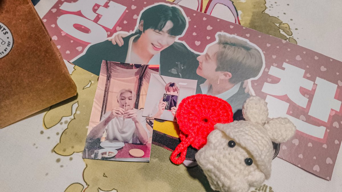 2000jn_'s tweet photo. ʕ•ᴥ•ʔ
happy MinChan day! 🎉
daming naiuwi na albums 🤩
thank you po, @NorthSTAYEvents &amp; @allforskzph ! 
#ラブオールプレー_찬밍 
#loveallplay_찬밍 https://t.co/rqYC7FnjOe