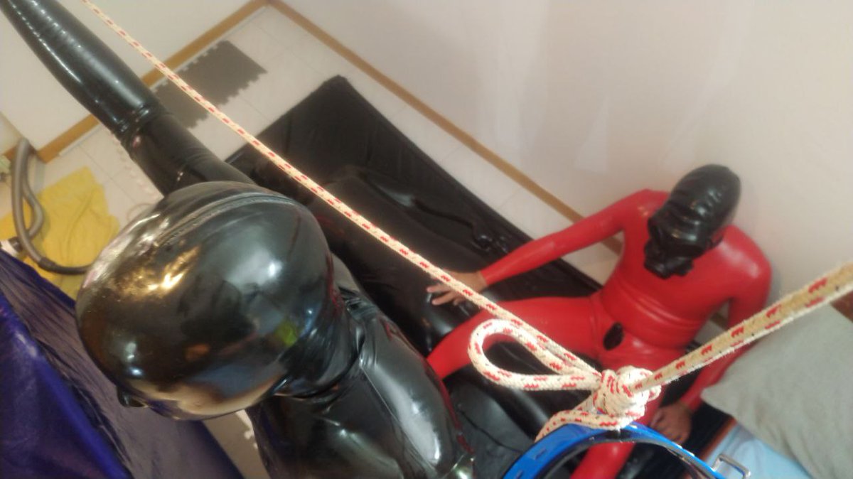 Last year for my birthday, I had the chance to play with 3rubber toys! Retweet if you want to be next!
#latex #rubber #domination #bondage #gay