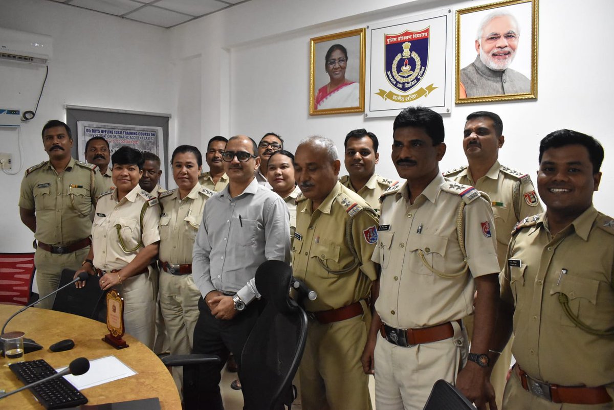 AndamanPolice's tweet photo. #PTSProthrapur conducted a BPR&D Sponsored Course on 'Developing Specialist Investigators (DSI) for Traffic Accident Cases'! Between 16th and 20th October 2023, 20 officers honed their skills.
Huge thanks to:
🌟 Shri Sunny Gupta, IPS, SDPO (SA) https://t.co/9jxBPFXjQy