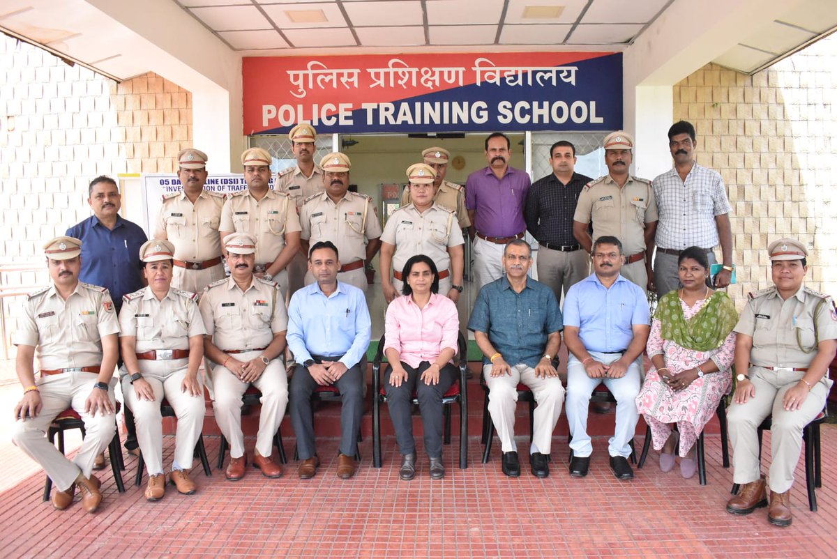 AndamanPolice's tweet photo. #PTSProthrapur conducted a BPR&D Sponsored Course on 'Developing Specialist Investigators (DSI) for Traffic Accident Cases'! Between 16th and 20th October 2023, 20 officers honed their skills.
Huge thanks to:
🌟 Shri Sunny Gupta, IPS, SDPO (SA) https://t.co/9jxBPFXjQy