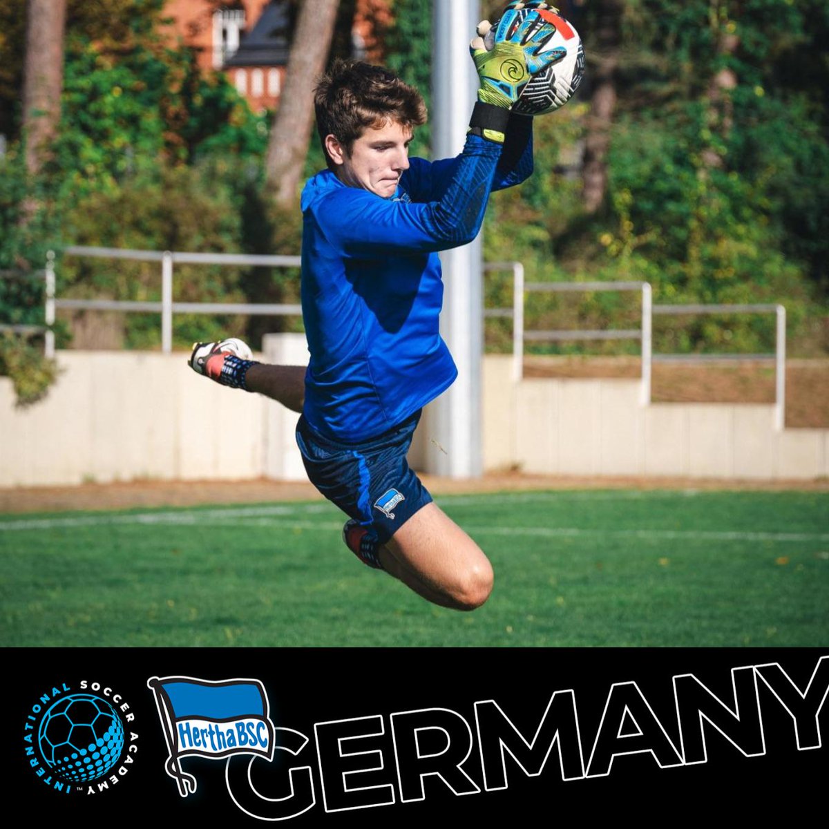 IntSoccerAcad's tweet photo. Hertha BSC Integrated Academy U17 -- Great Goalkeeper training. American youth soccer players train with former pros... #Hertha #HerthaBSC #YouthSoccer #soccer #football #GoalKeeperSkills #PlayHappy #Win #Saves #TeamWork #InternationalSoccerAcademy https://t.co/rm4zWQTLRG