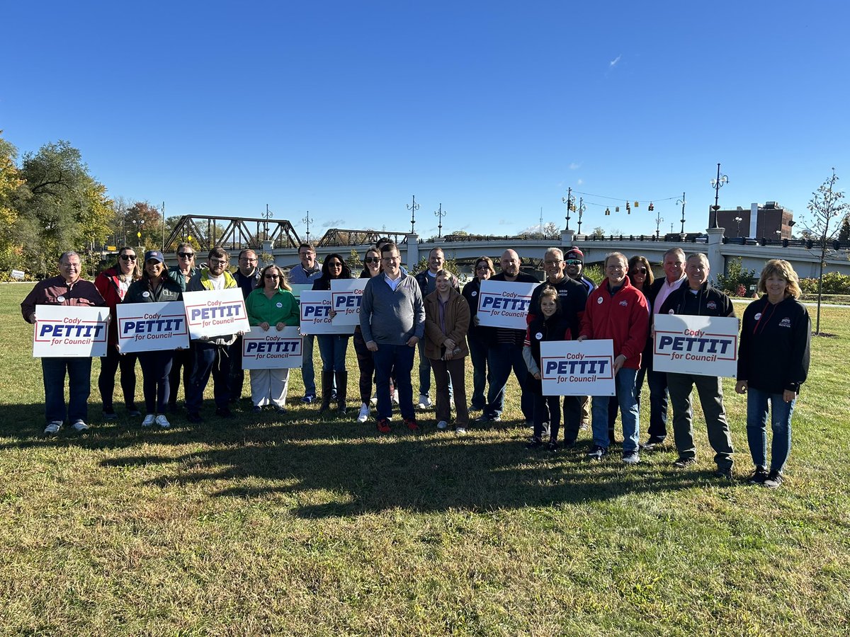 CodyAPettit's tweet photo. Thrilled to have so many friends at the @OhioYRs door launch in support of my campaign for Zanesville City Council! Amazing support for my campaign, in front of the Y-Bridge. Thank you to everyone who came out! #YRsWin #YRsLead https://t.co/LIXOBLsrwb