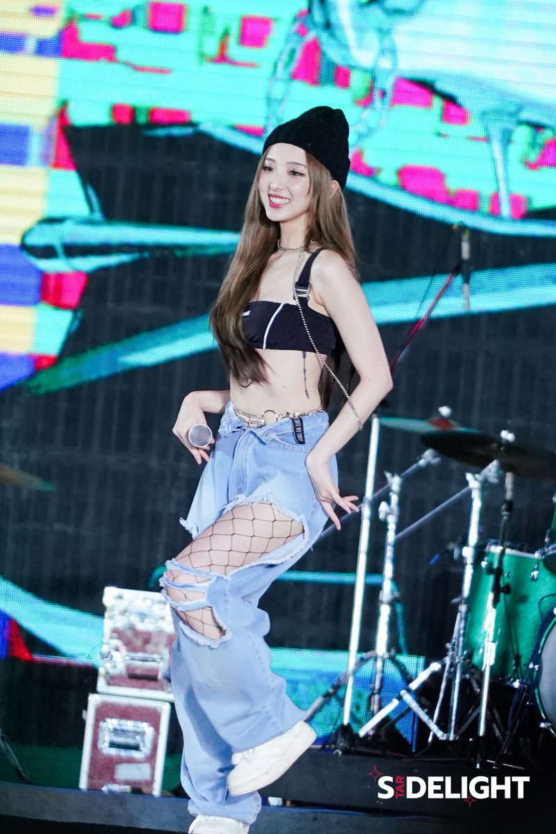 StarDelight_ent's tweet photo. โชว์จาก  “เนเน่”    ในงาน OCTOPOP 2023 เทศกาลดนตรีที่ POP ที่สุดแบบยกระดับ! (3) 

#OCTOPOP2023 
#หมึกเดือนสิบ #4NOLOGUE 
#เนเน่ #Nene郑乃馨 #NeNe https://t.co/ip1EjCIxMe