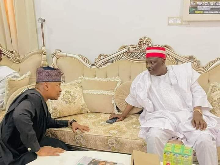 KKSY_Reporters's tweet photo. YANZU - YANZU: Babban ɗan gidan Ganduje Abdul’aziz Abdullahi Umar Ganduje, ya ziyarci jagoran kwankwasiyya, Sanata Rabiu Musa Kwankwaso, a gidansa dake Bompai Kano. https://t.co/Q7Lbn9F4al