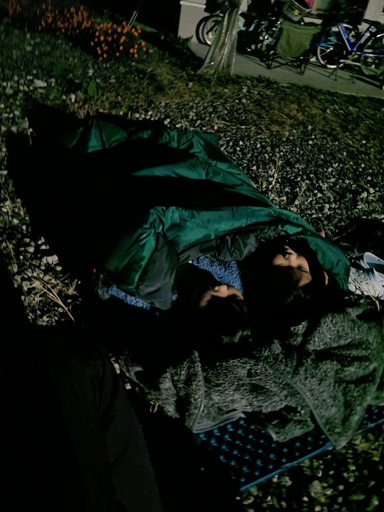 オリオン座流星群！
諦めの悪い娘たち。笑
#天体観測
#オリオン座流星群
#家族の時間
#諦めの悪い娘たち
#夜更かし
#マットとシュラフ