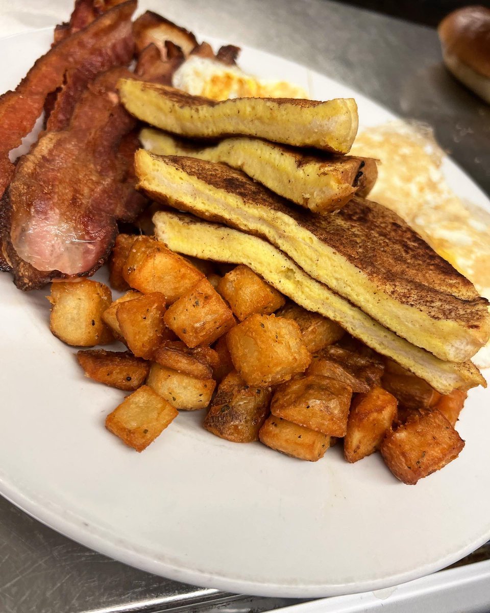 Saturday!! Open 9am-2am with breakfast and caeser special on until 4pm. Great band in tonight at 10pm The Gams. Come check them out! #breakfast #londonontario #band #supportlocal